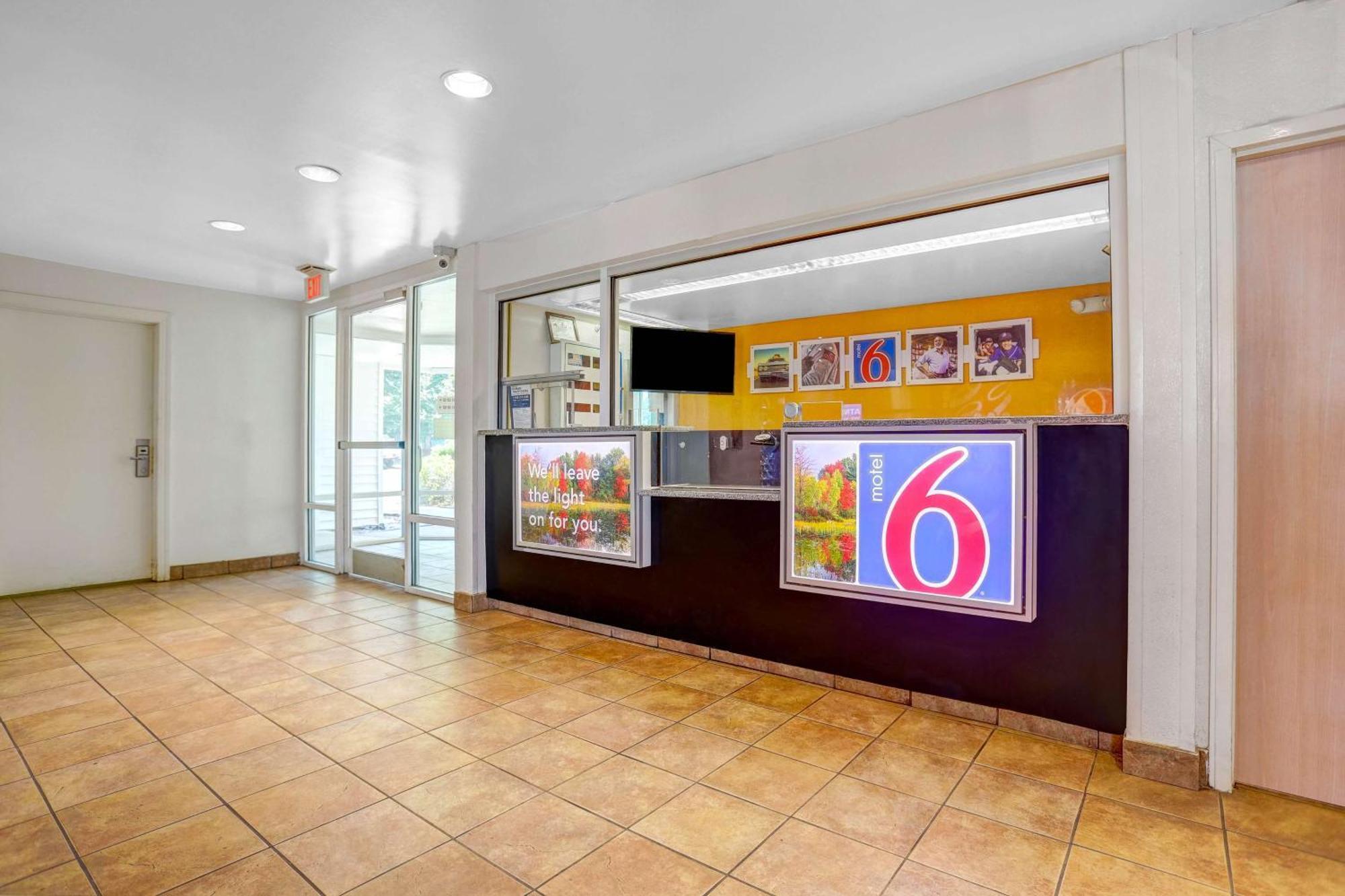 Motel 6-Raleigh, Nc - North מראה חיצוני תמונה